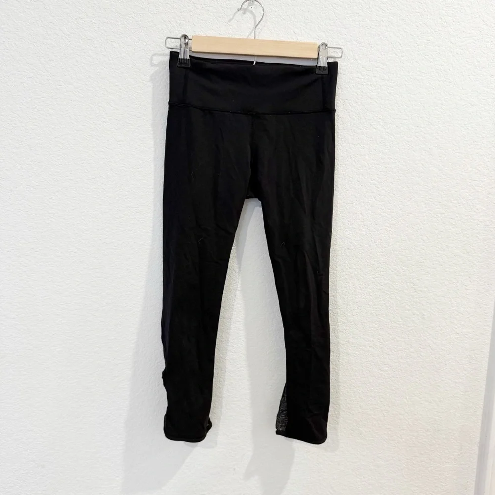 Lululemon- Black Revitalize Mesh Crop *21 - Size 2